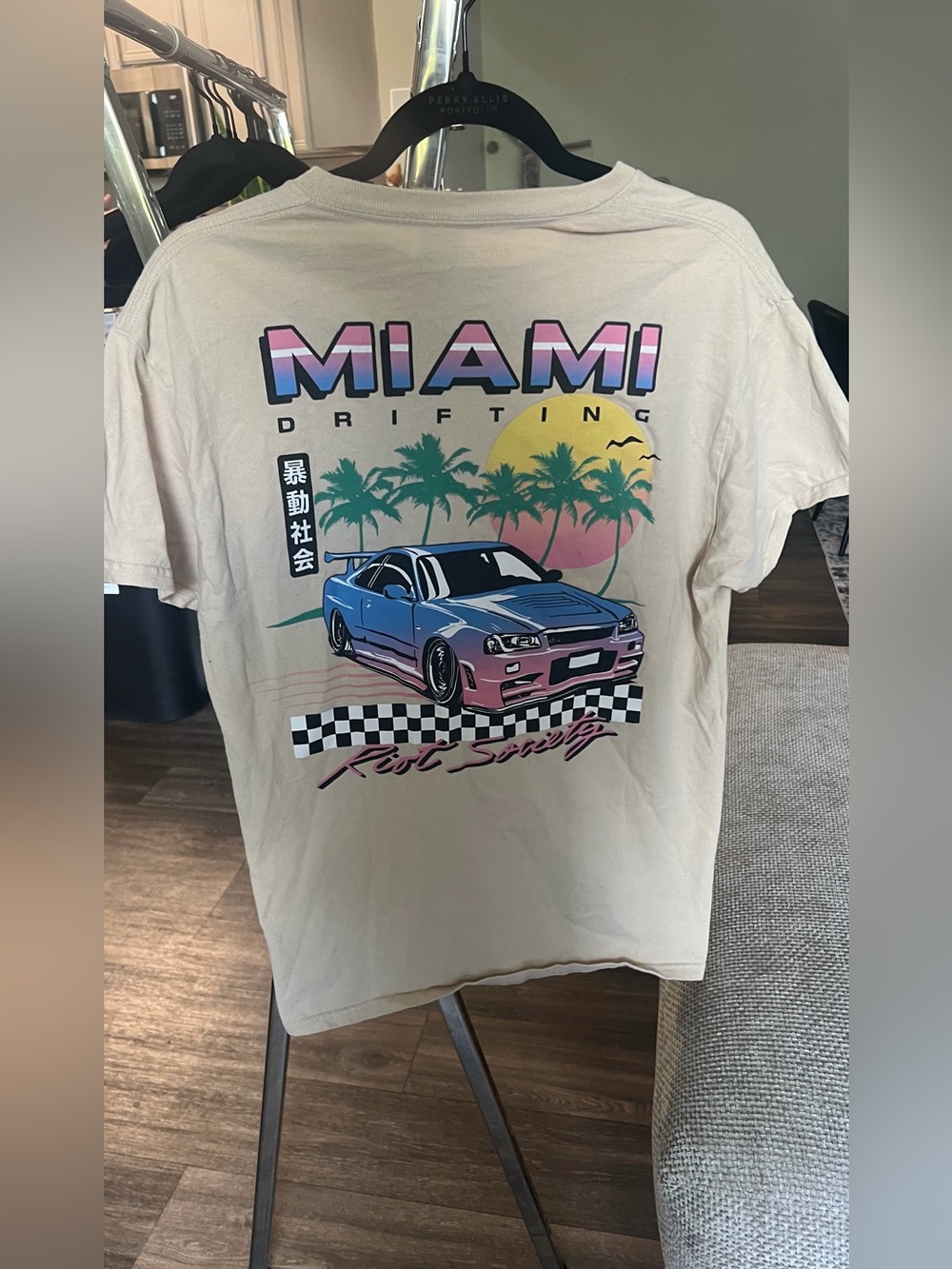 Riot Society Miami Drifting graphic tee men’s medium